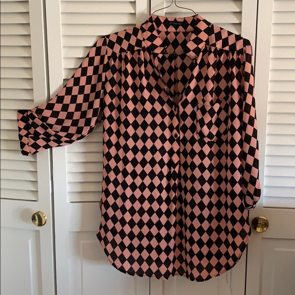 Cute pink and black checkered top!